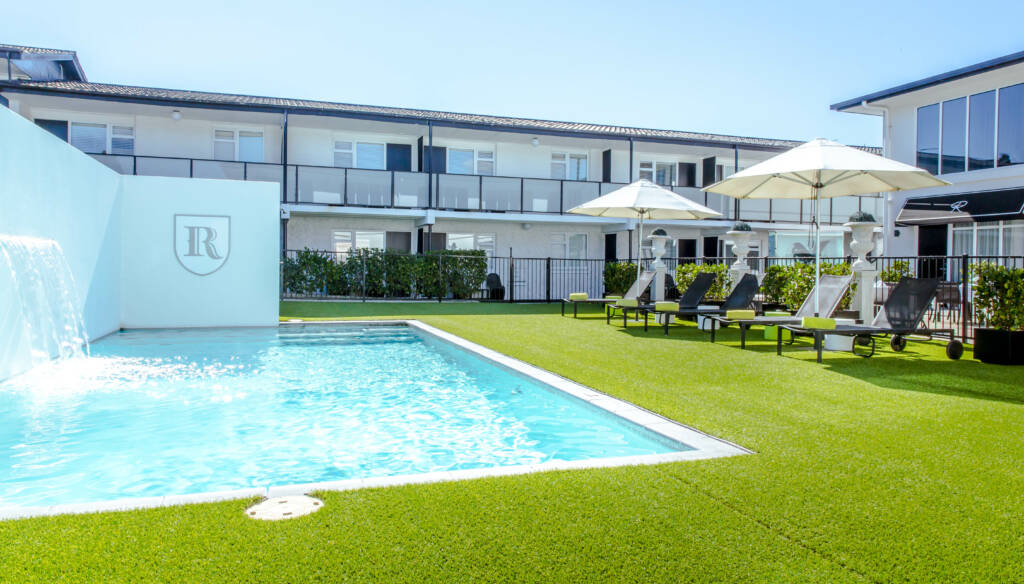 Regent of Rotorua Pool and hotel exterior